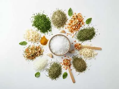 Bylinky a koření ve směsi bylinkové máslo.