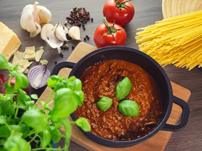 Ragú s čabajkovým kořením.