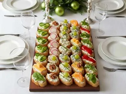 Nazdobené jednohubky s celerovou pomazánkou.