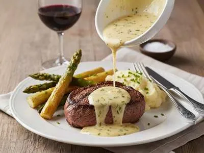 Bearnská omáčka s estragonem.